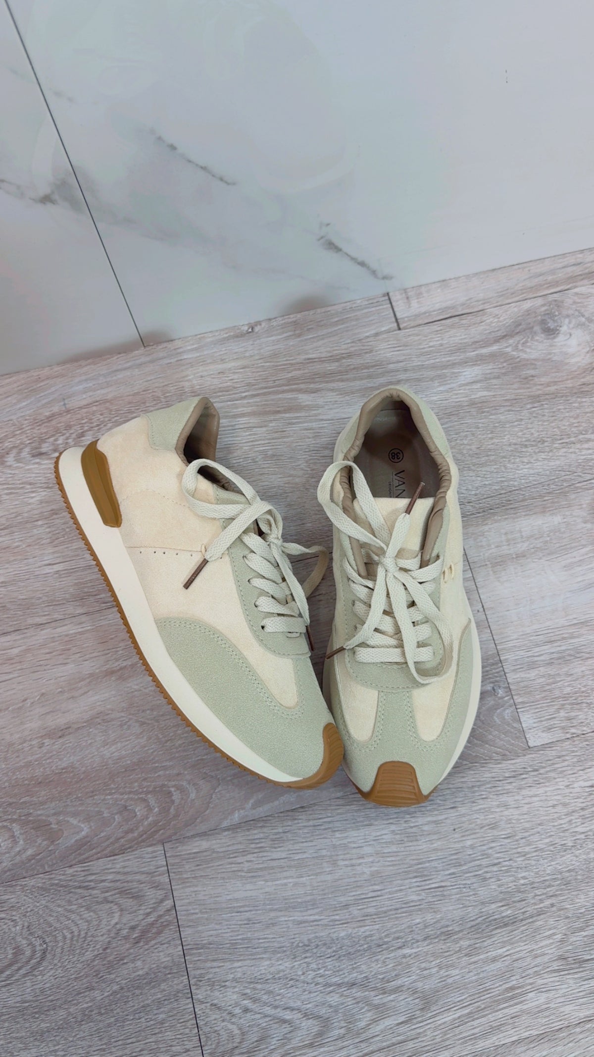 Zapatilla Deportiva Marfil