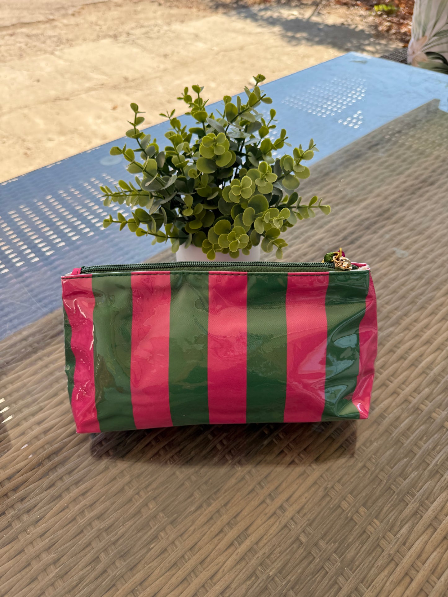 Neceser Rayas Verde y Rosa Fucsia
