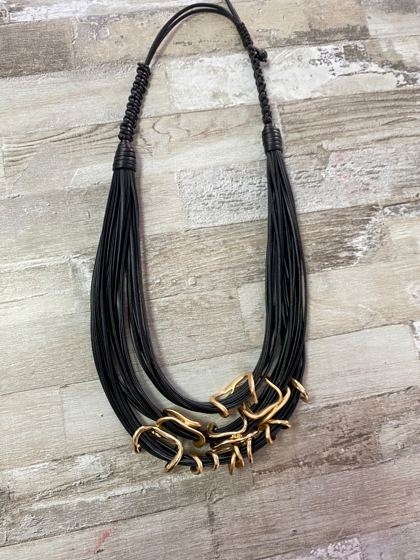 Colgante Cuero Negro