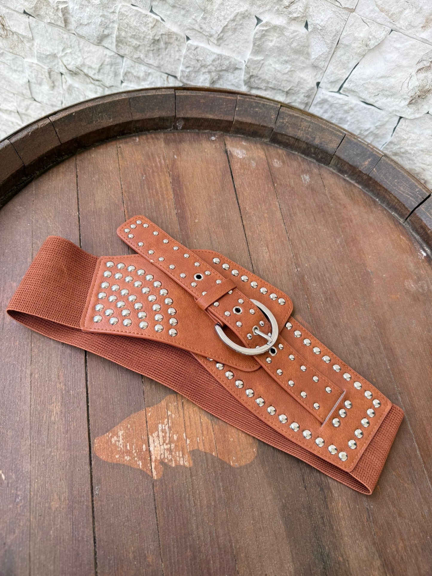 Cinturón ancho tachuelas