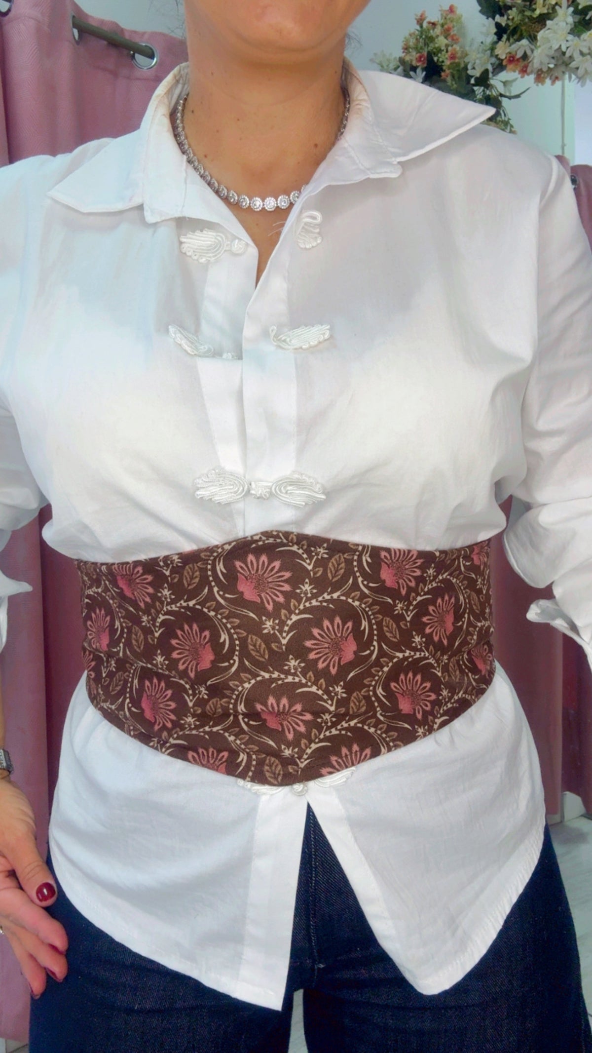 Fajín marrón chocolate con flores Rosa empolvado
