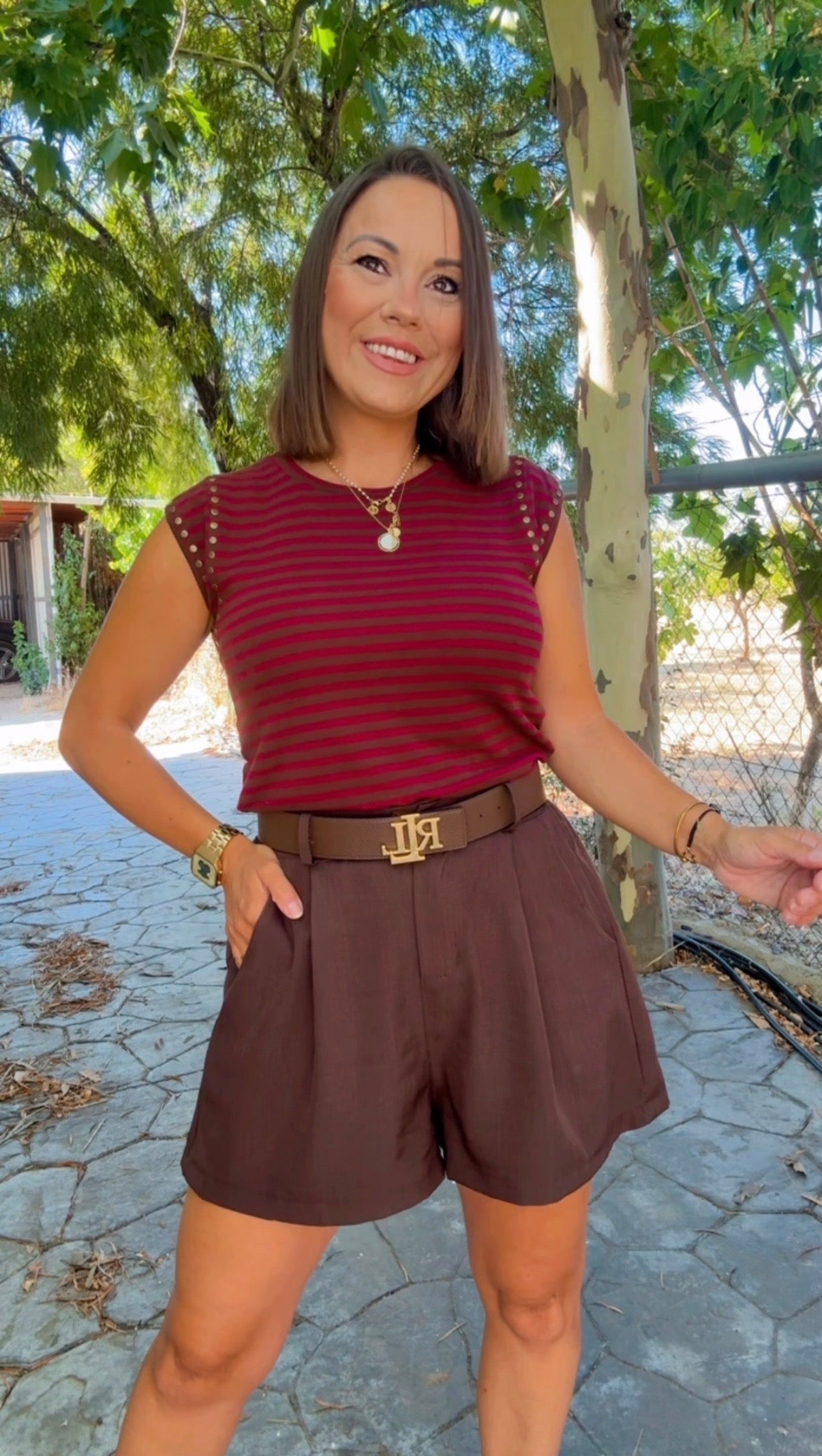 Camiseta Tachuelas rayas marrón y Burdeos