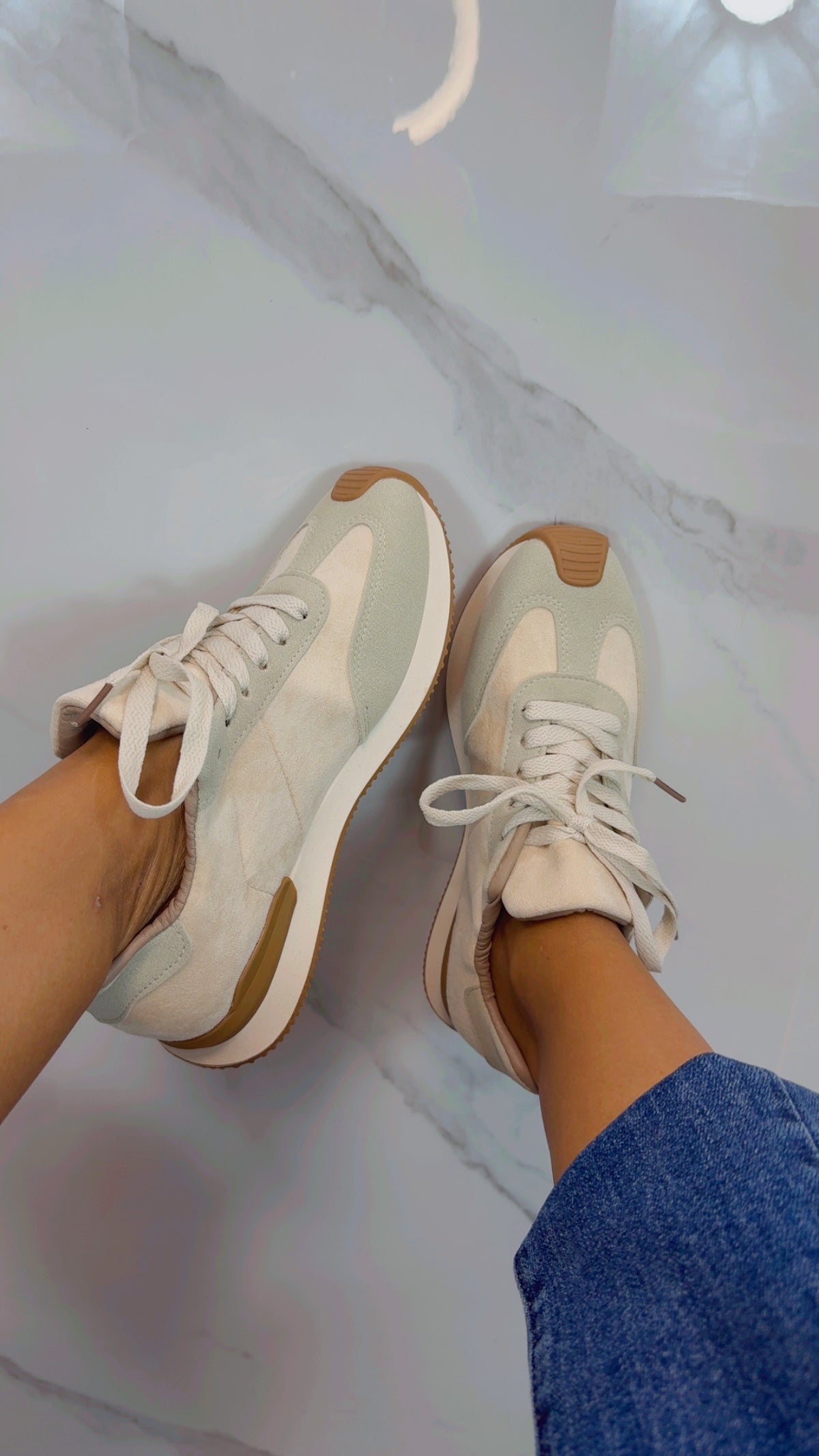 Zapatilla Deportiva Marfil