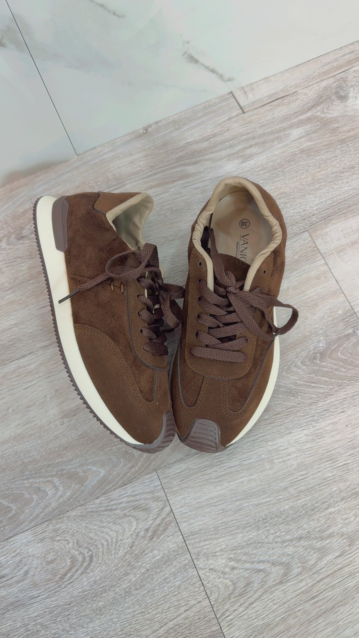 Zapatilla Deporte Marrón Chocolate