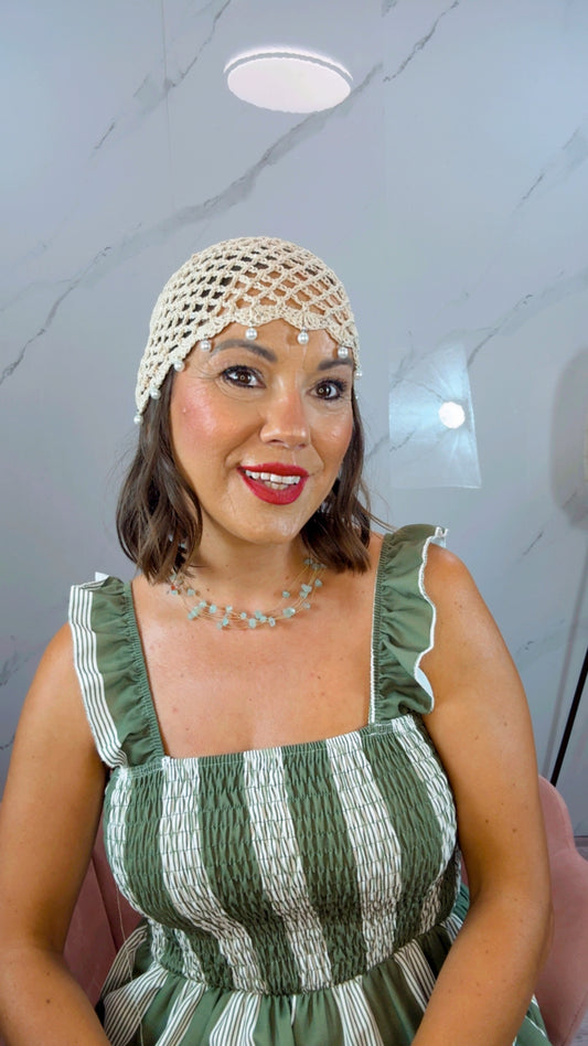 Gorro de Crochet Beige con perlas