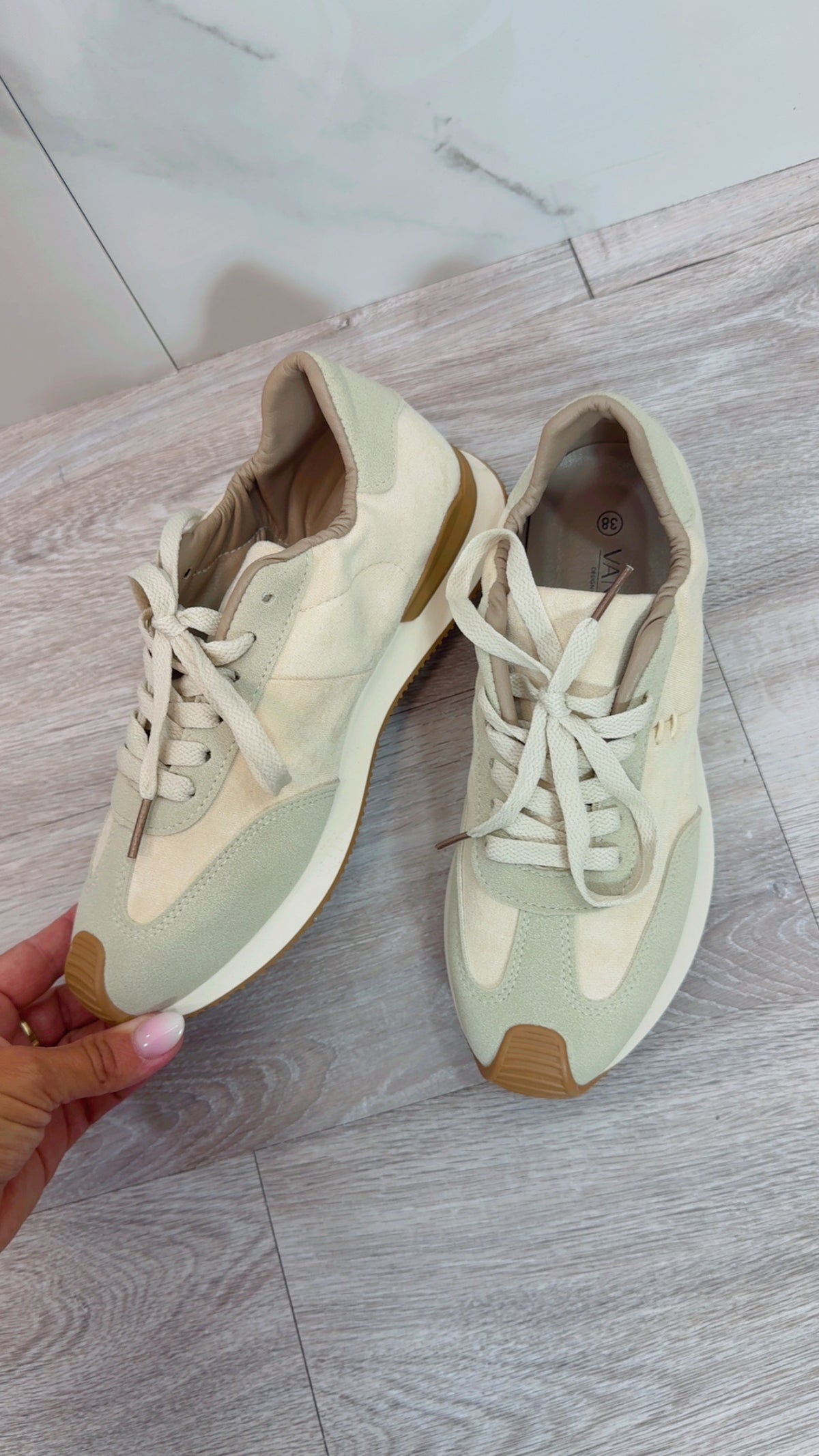 Zapatilla Deportiva Marfil
