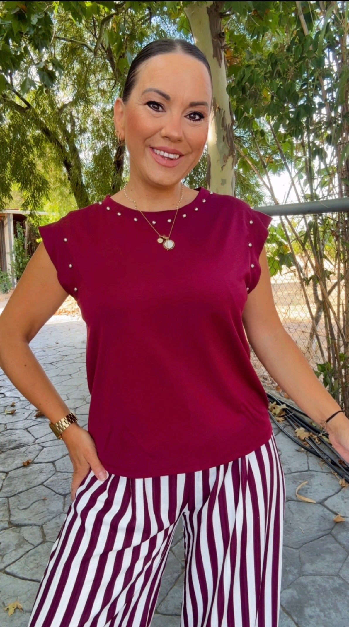 Camiseta Tachuelas Burdeos