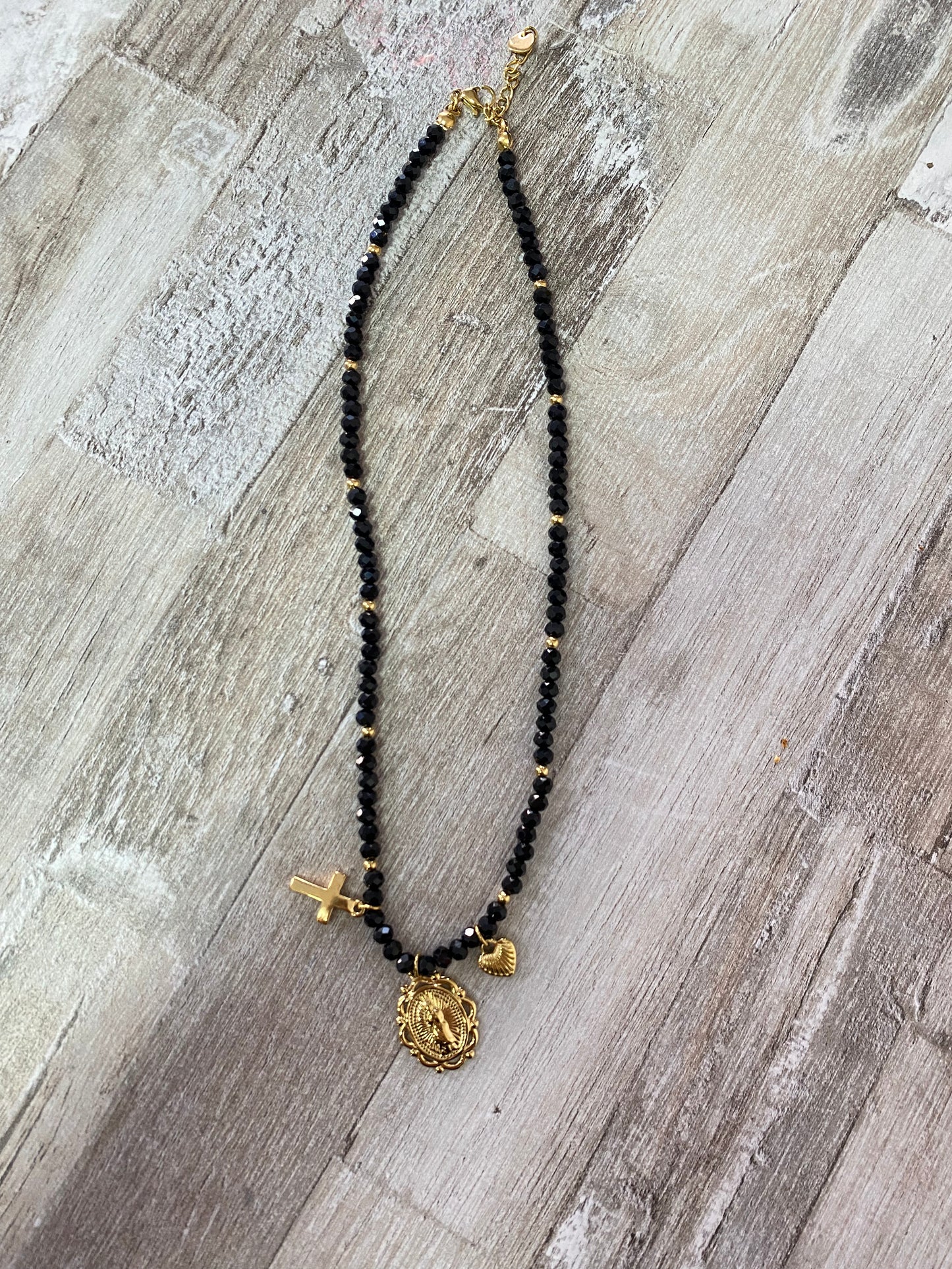 Medalla Virgen Niña Negra