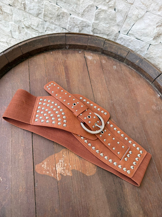 Cinturón ancho tachuelas